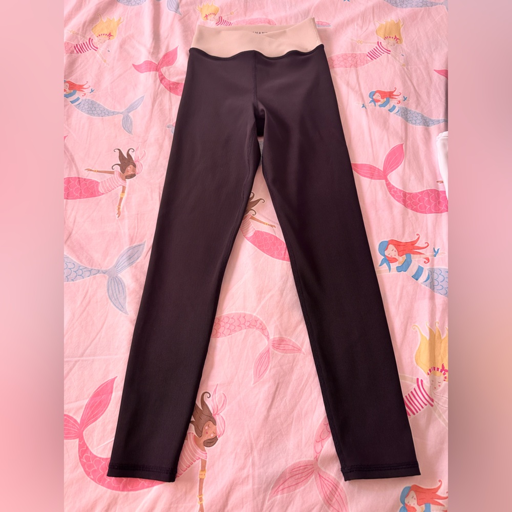 AVANTI DANCE LEGGINS GIRLS SIZE LARGE